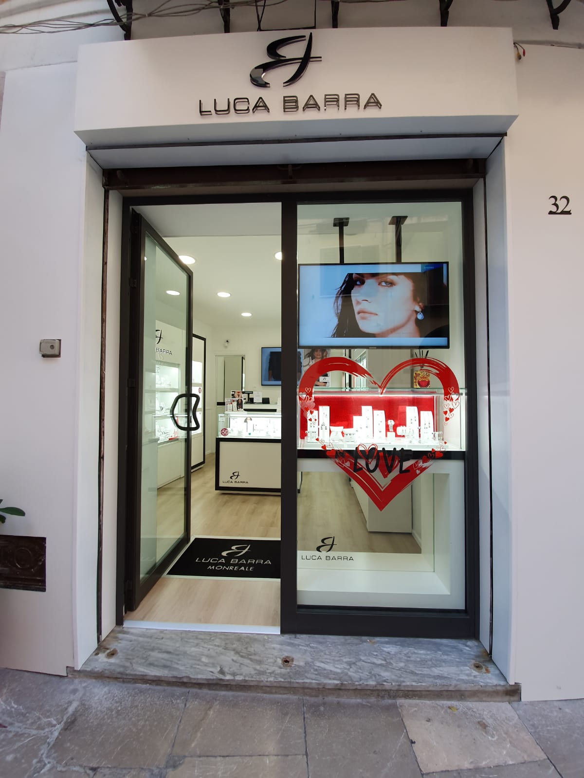 Listing stores - Luca Barra