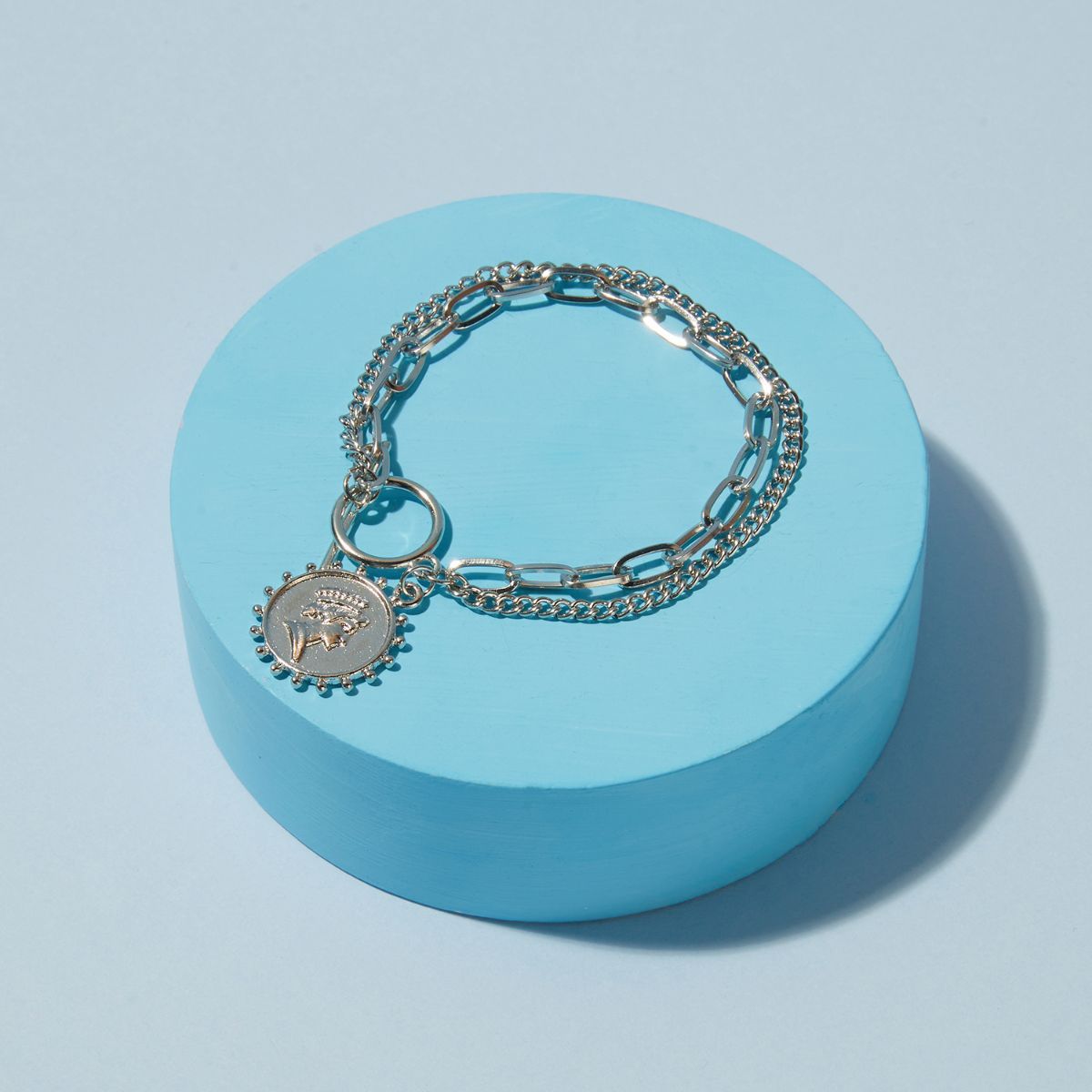 Water pearl bracelet with bee coin charm – Karine Sultan