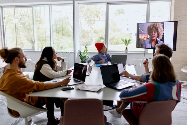 A company hosting an hybrid meeting with teams in different places