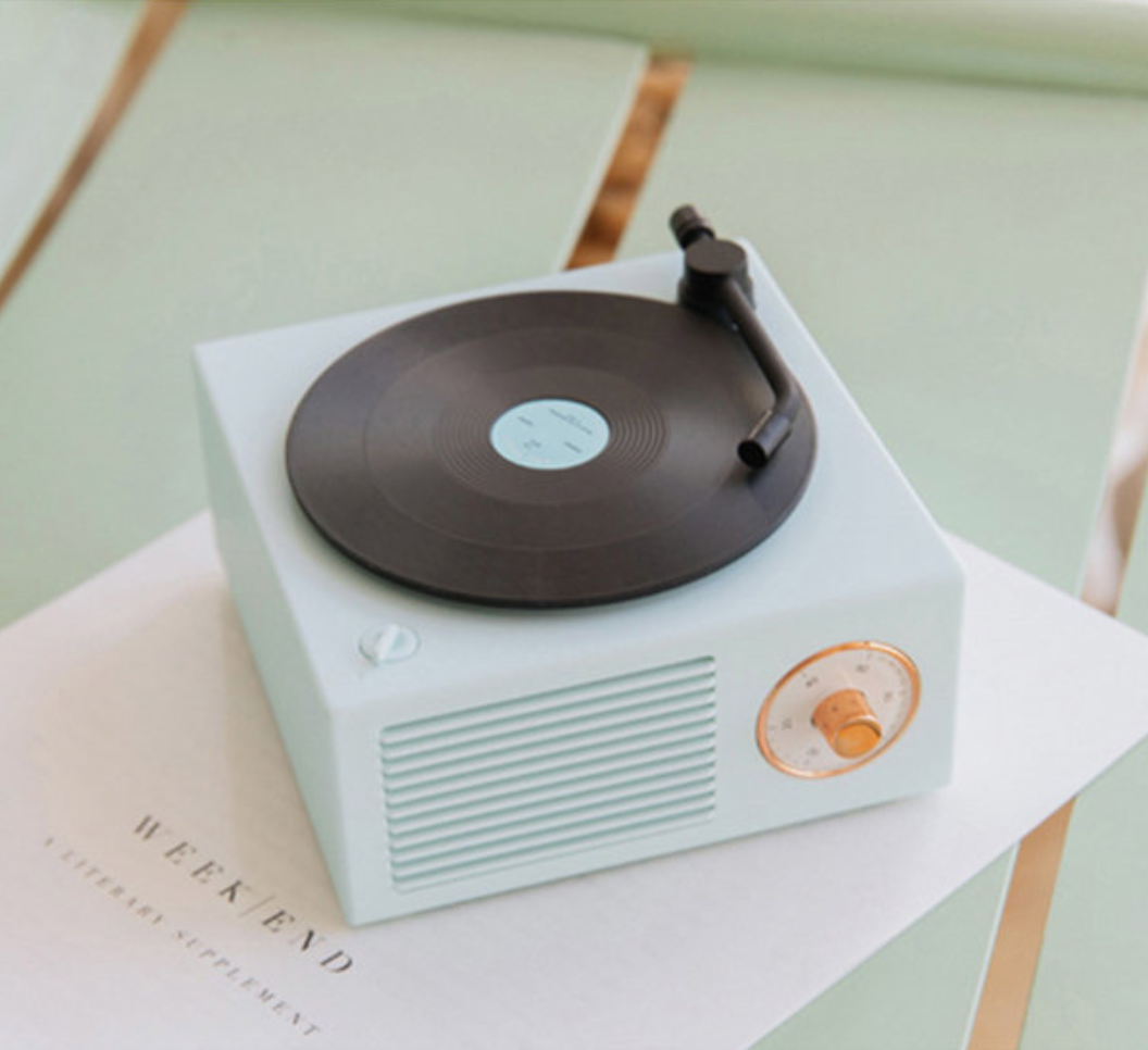 vinyl player with speakers and bluetooth