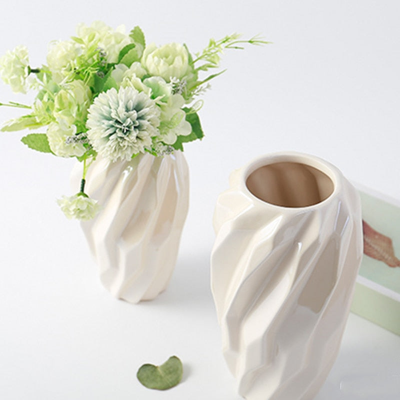 Twisted Glossy Modern Vase