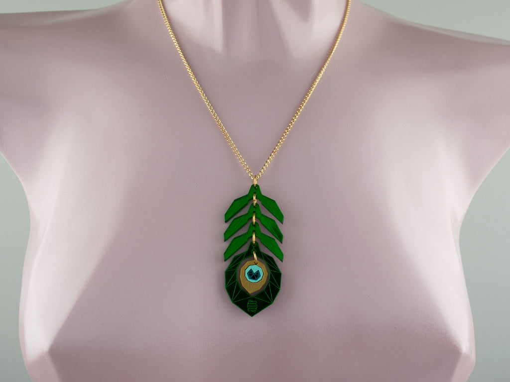 Peacock feather necklace. - Designs By Una