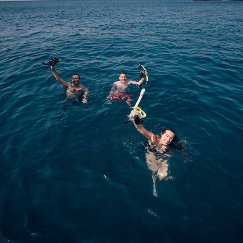 scuba divers trainees, swimming in open sea