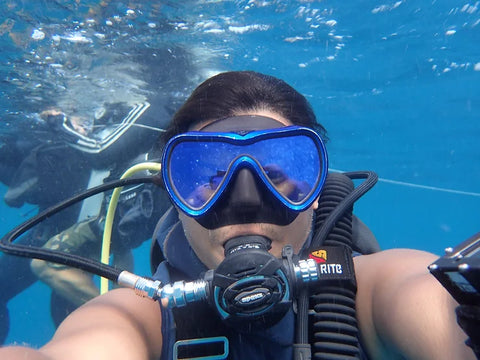 Gat diving instructor underwater