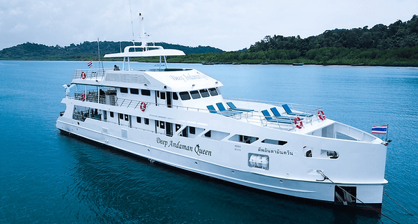 crucero de buceo en el mar de Andaman, Tailandia