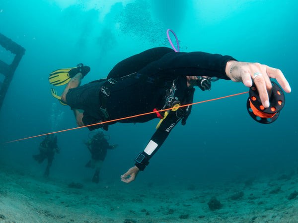 Koh Tao Dive instructor teaching in Open Water