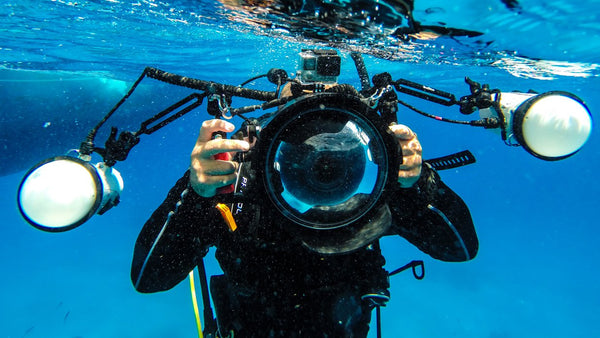 diver-photographer-equipment