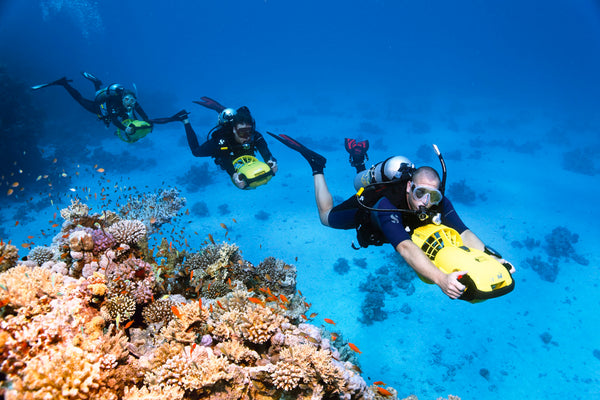 buzo-propulsión-vehiculo-especialidad-curso-padi-en-koh-tao-tailandia