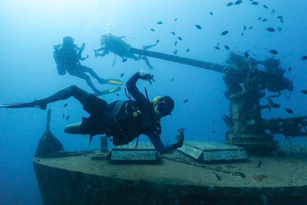 buzo-naufragio-htms-sattakut-dive-divers