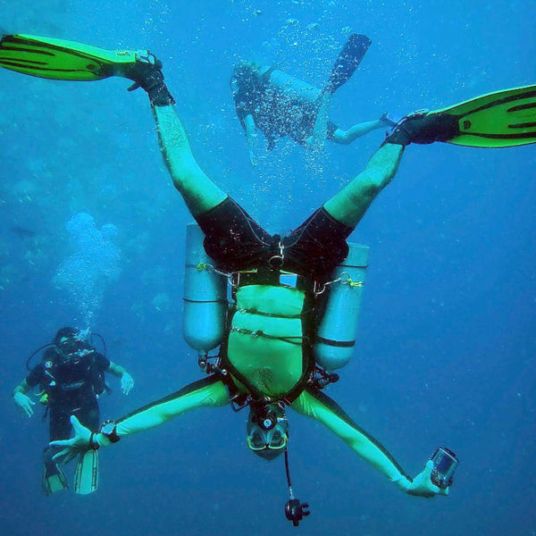 Sidemount-instructor-diver-in-koh-tao