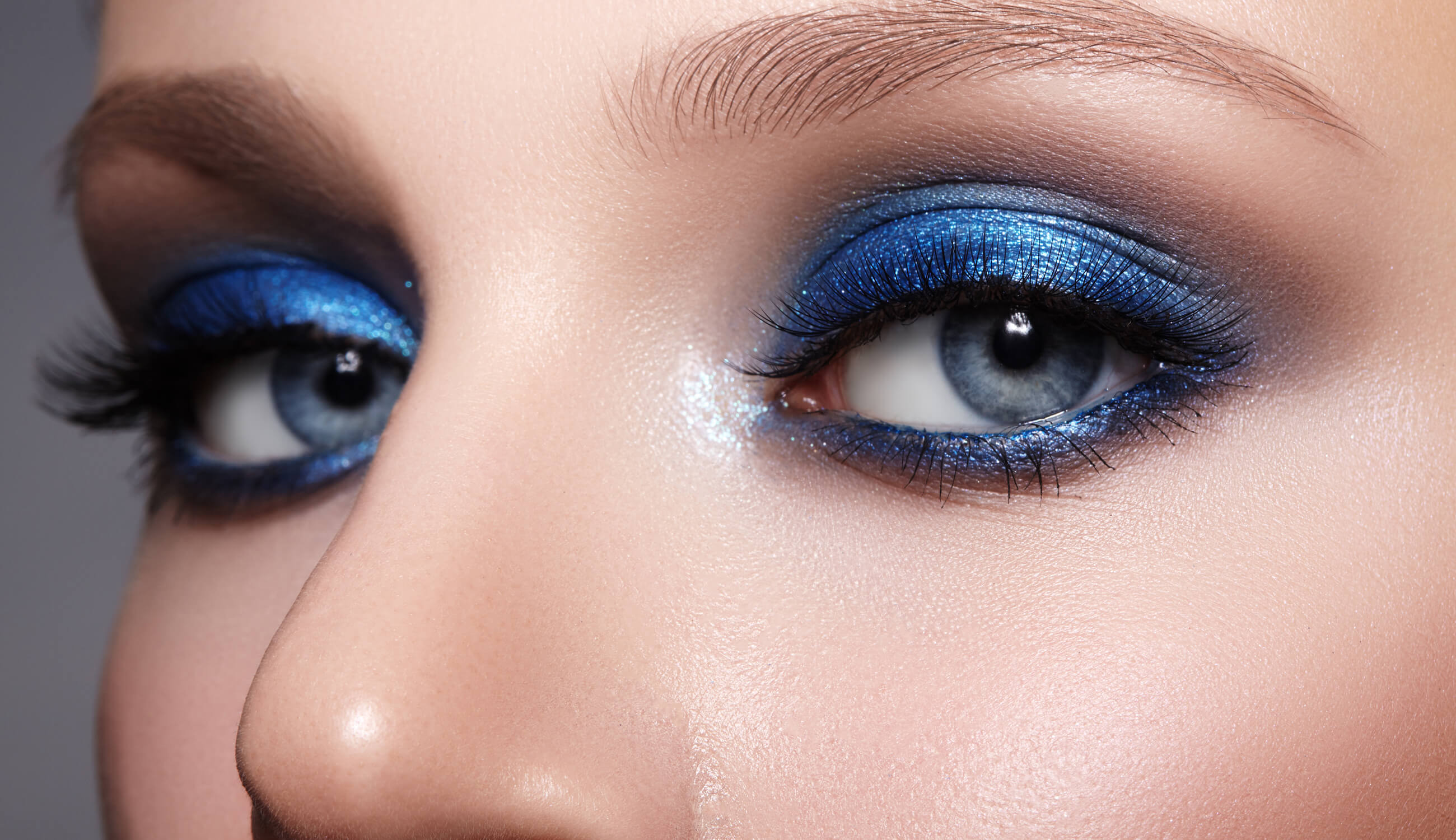 3. How to Rock Blue Hair and Eye Makeup - wide 8