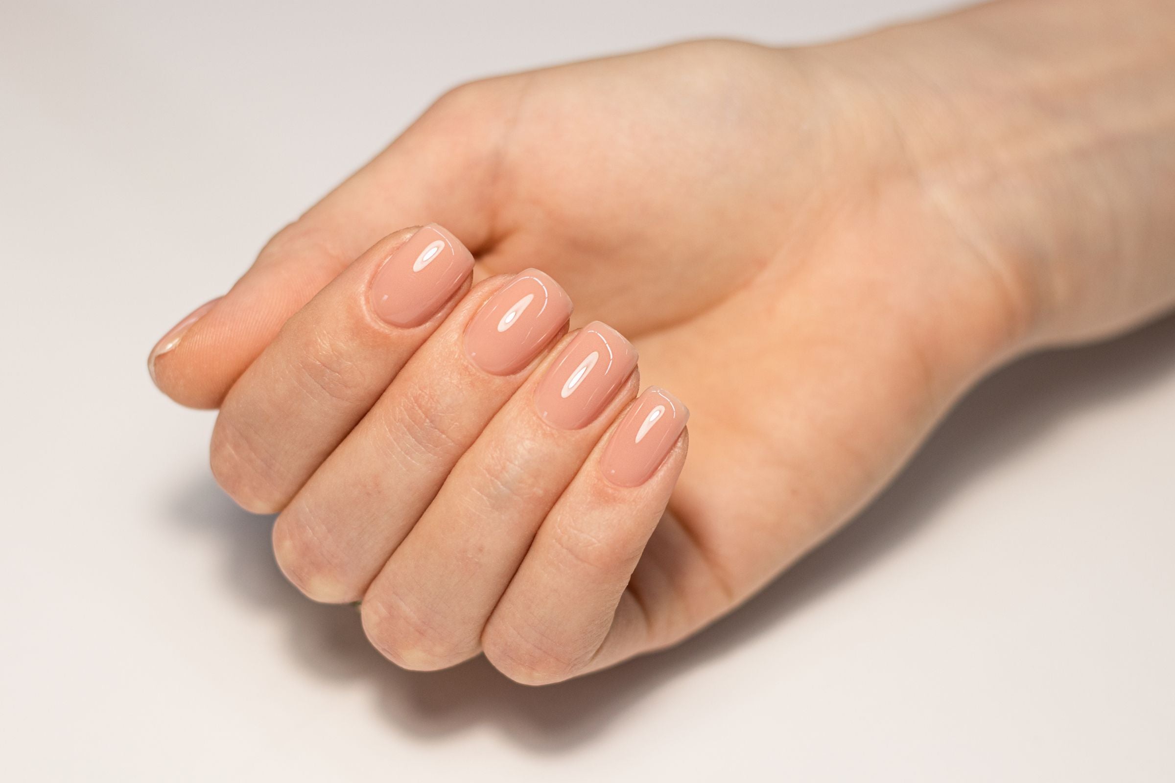 Woman_with_healthy_nail_bed