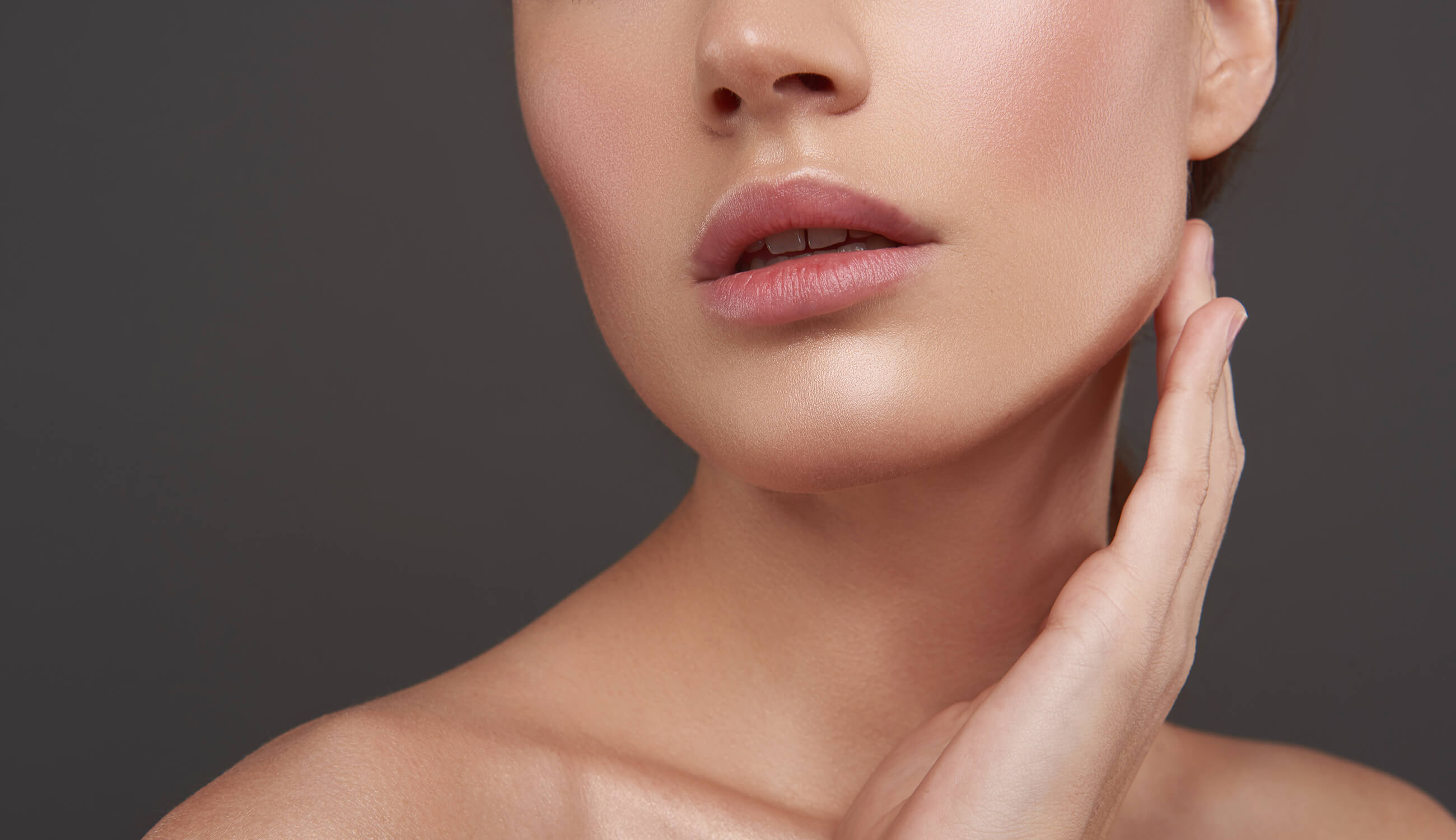 How to Contour Your Jawline: A Step-by-Step Guide - IT Cosmetics