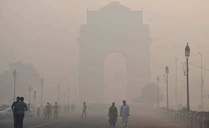 India gate in winter season during fog