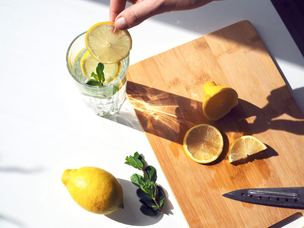 Was ist der Unterschied zwischen Zitronensaft und Zitronenwasser?