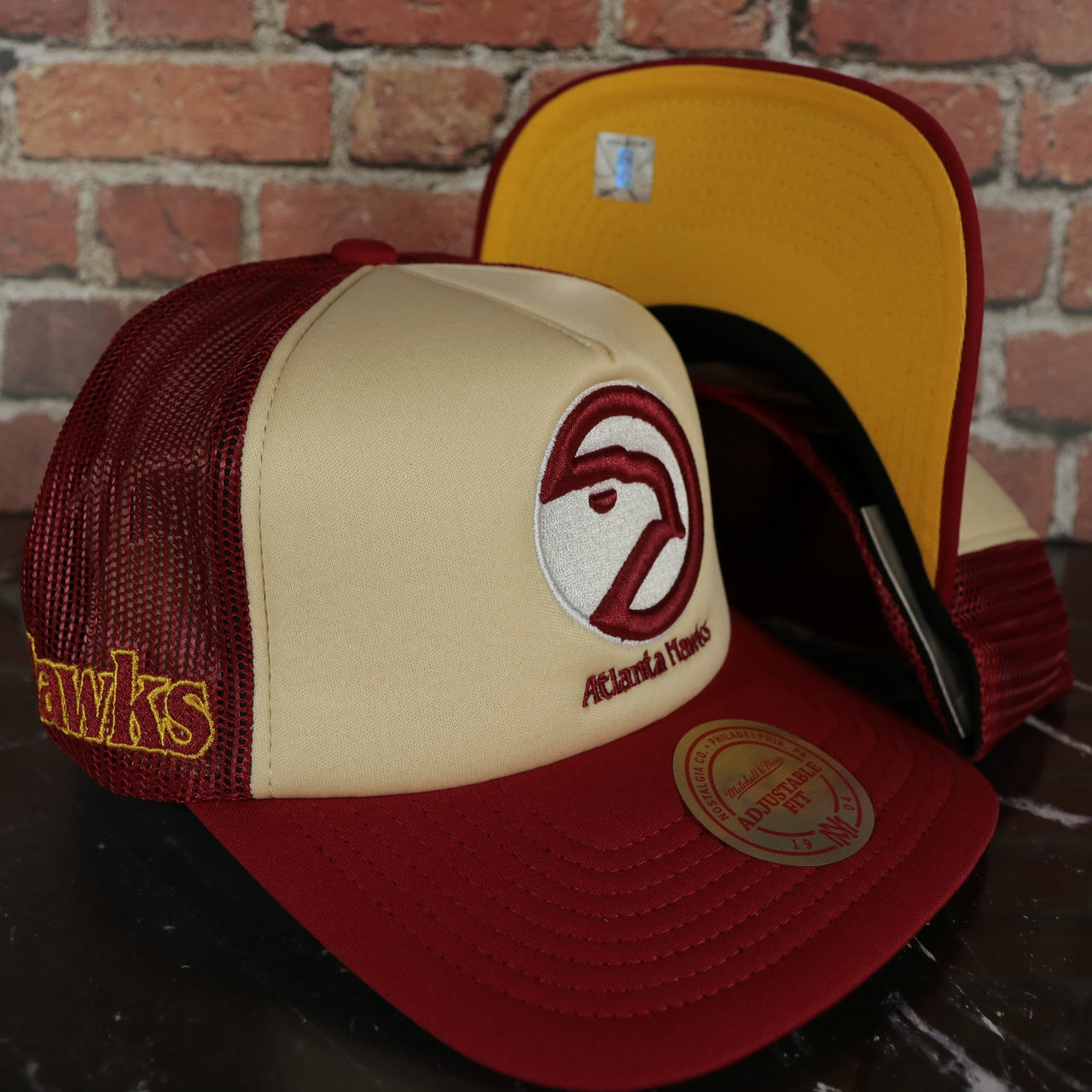 Atlanta Hawks Vintage "Hawks" wordmark Yellow Bottom 2-Tone Foam Trucker Hat | Red/Off-White Mitchell and Ness Hat