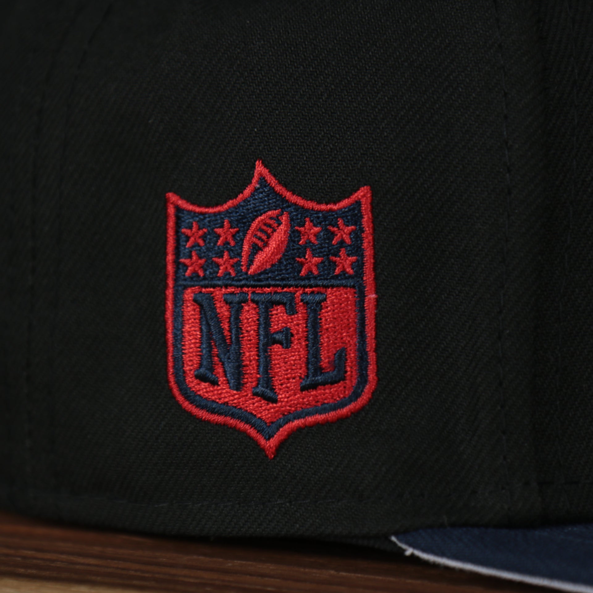 nfl shield on the  New England Patriots 2022 NFL Draft 9Fifty Grey Bottom On-Field Snapback | Black