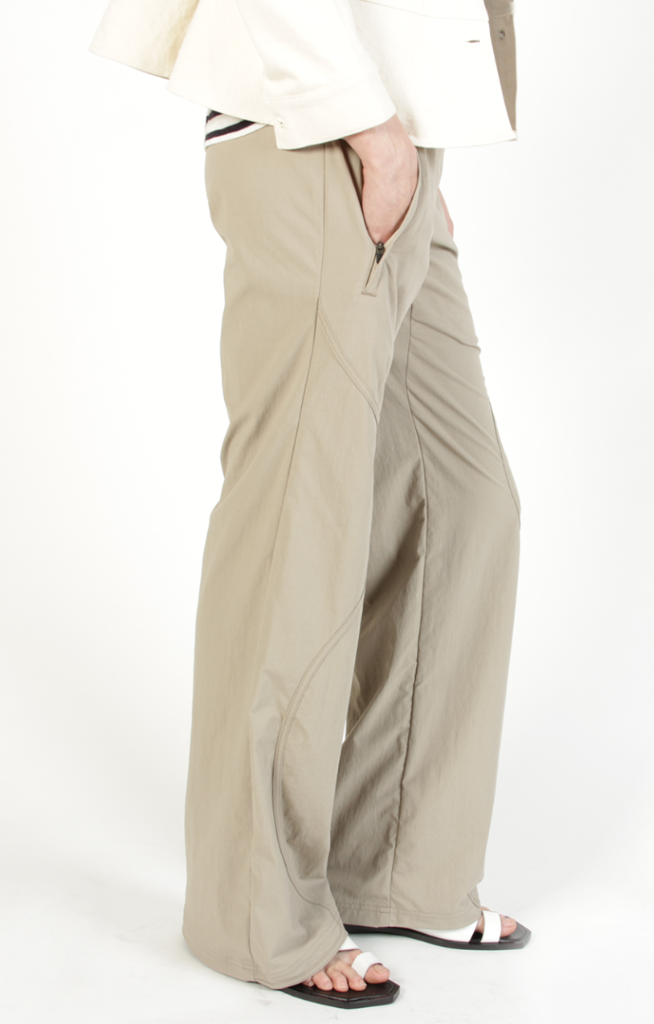 Ease - Travel Pant in Taupe