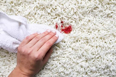 Comment enlever les taches de sang d’un tapis
