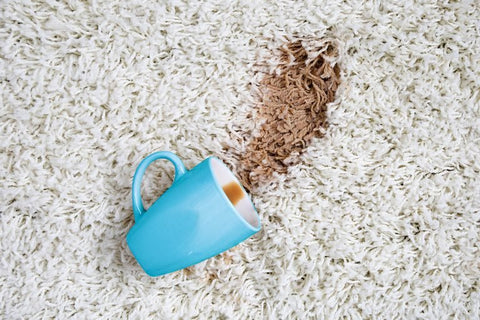 Comment éliminer les taches de café sur un tapis