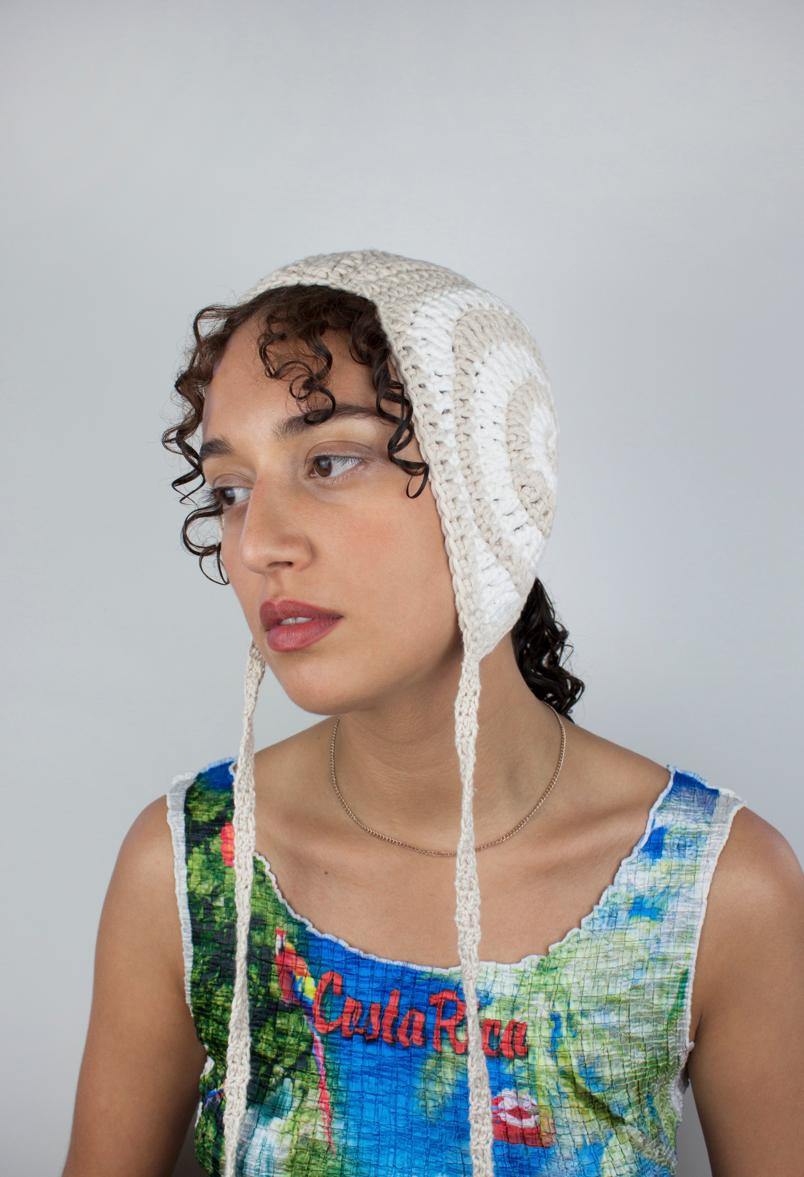 Billede af SWIRLY PEARL BONNET