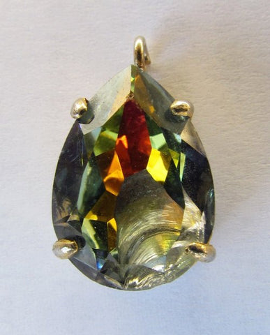 a pear-shaped gemstone pendant - Juraster