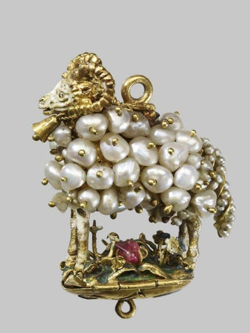 Pendant jewel ram covered in pearls