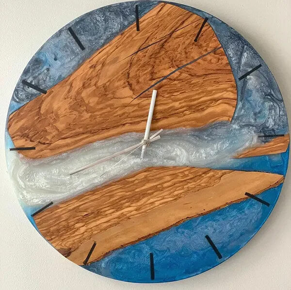 Mica-powder-tinted-wood-clock-talbottwoodworks