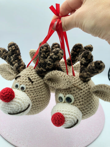 tête de Rudolph le renne, au crochet, à suspendre.