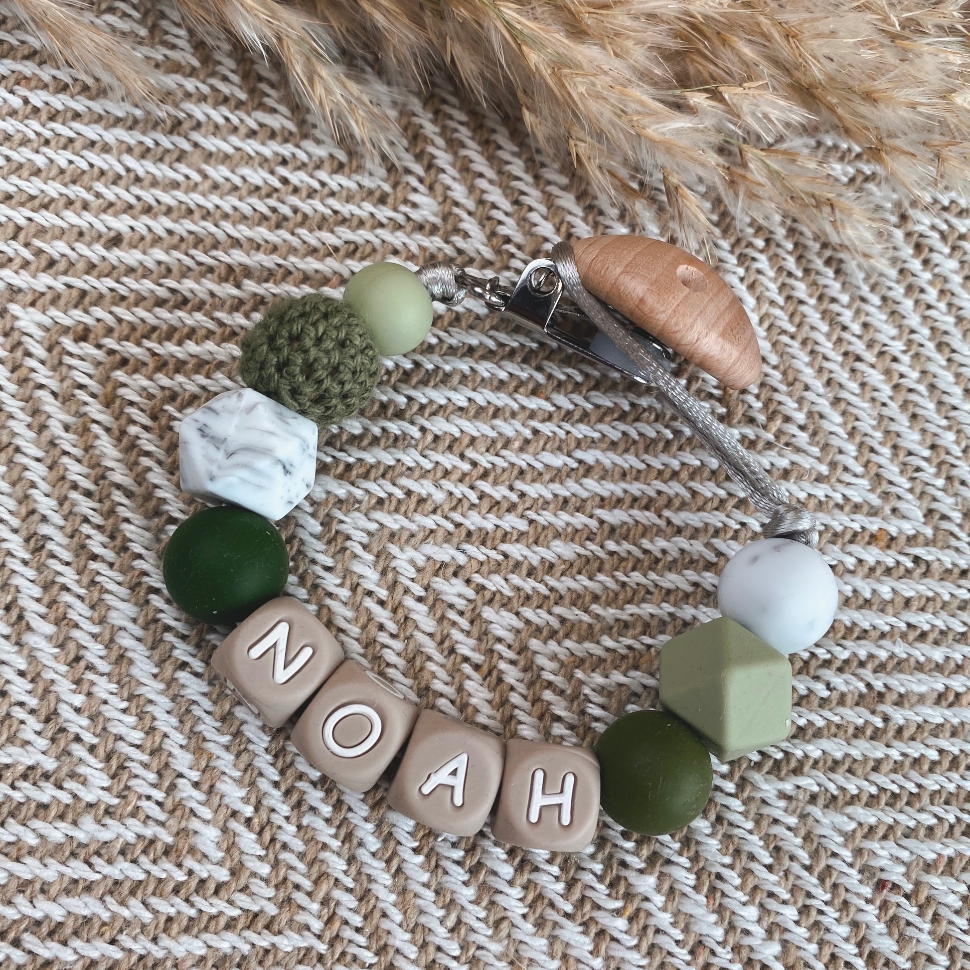 Jong Bekwaam brand Speenkoord met naam | groen tinten – Baby Jewellery