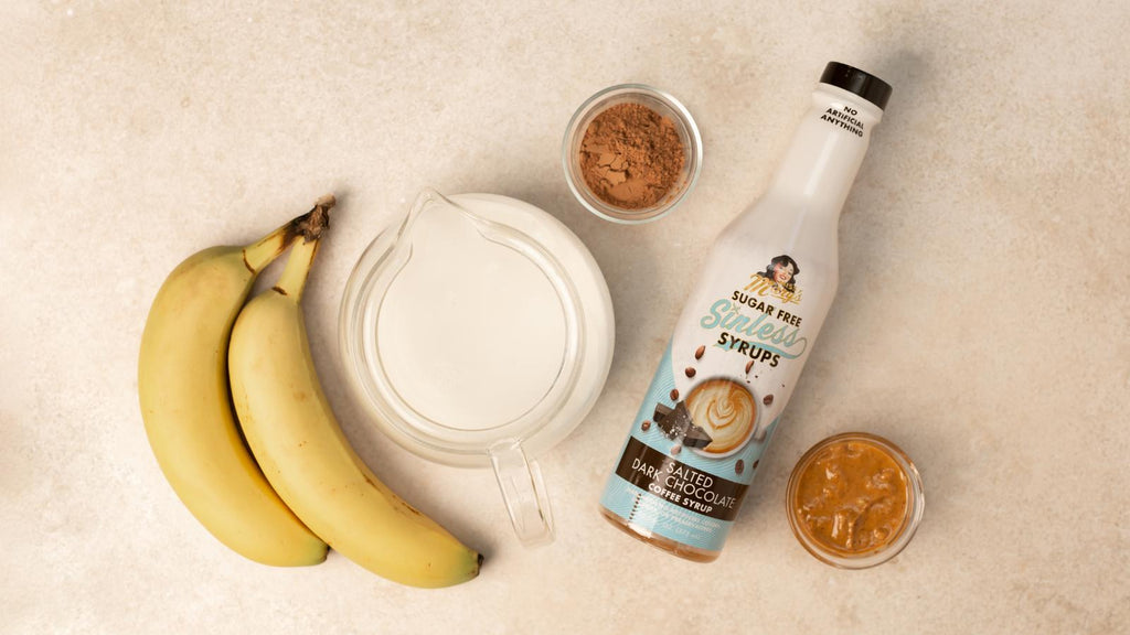 How to make a dark chocolate smoothie bowl with peanut butter and bananas