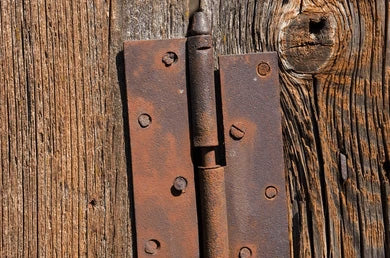 rusty or corroded hinges