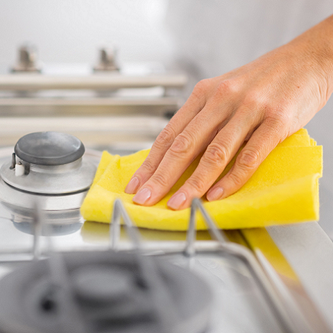 5 trucos de limpieza para desinfectar la esponja de la cocina