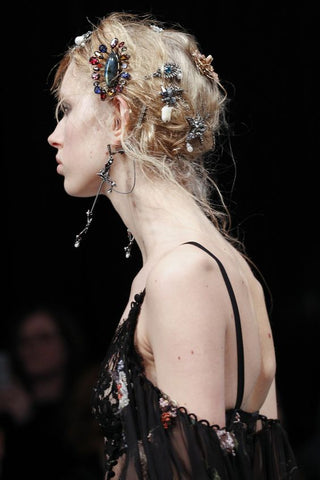 Alexander McQueen FW16 Runway Picture from style.com 