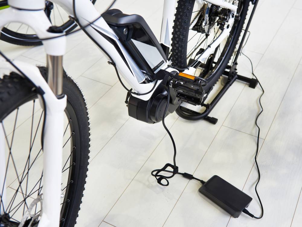 Recharger son vélo électrique sur une borne de recharge-1