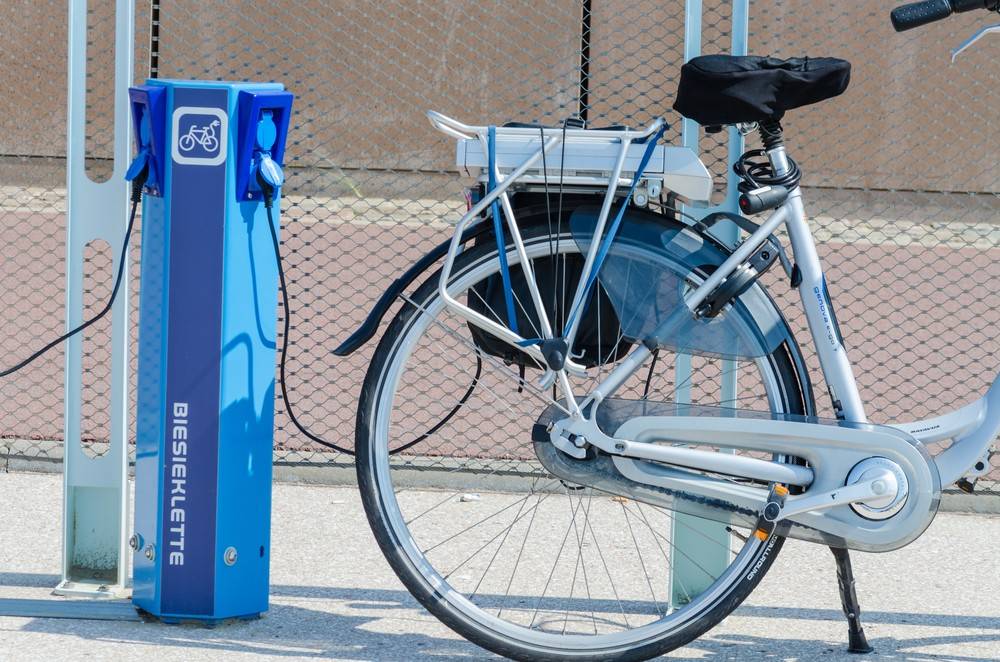 Borne recharge extérieur vélo électrique & E-Bike