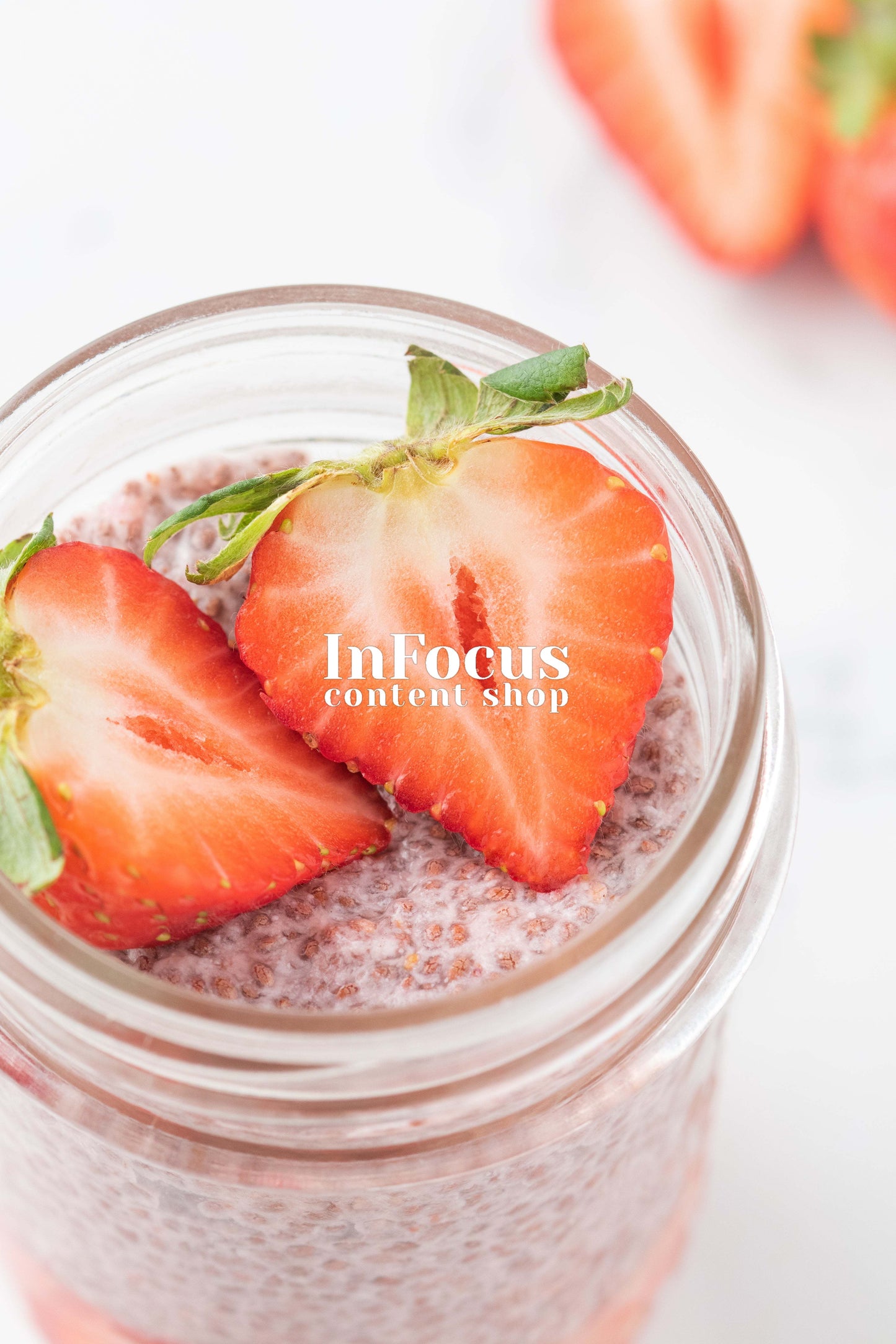 Strawberry Chia Seed Pudding (vegan)- Exclusive