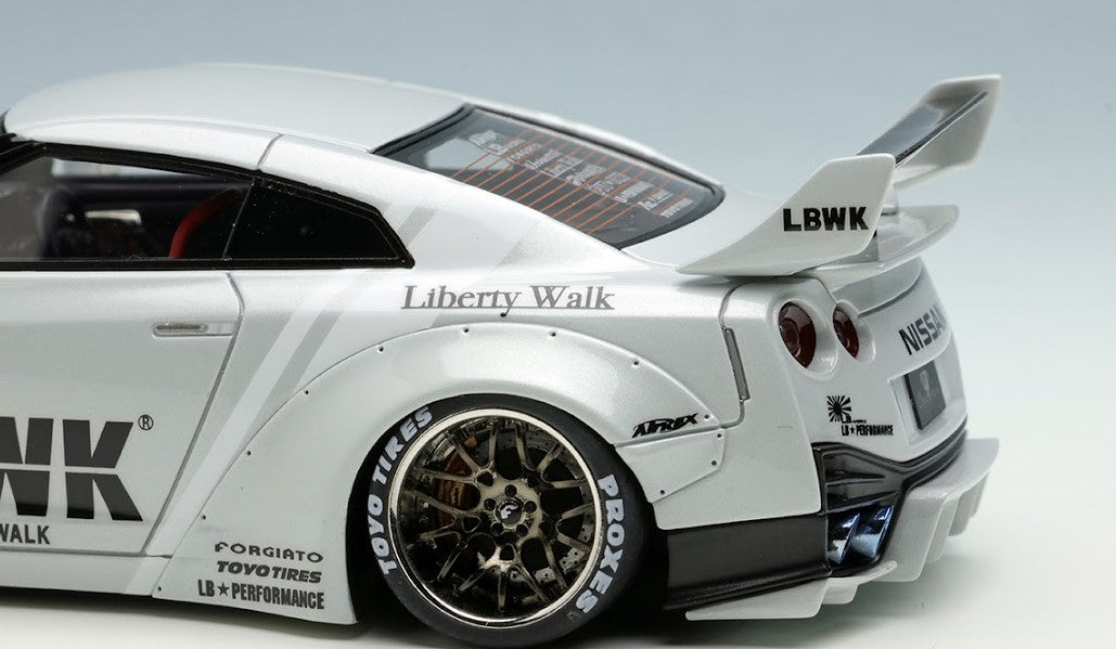 LB015B MakeUp EIDOLON 1:43 Nissan LB WORKS R35 GT-R Type 1.5 LB Shilhouette  Wing Metallic White/Black Stripe