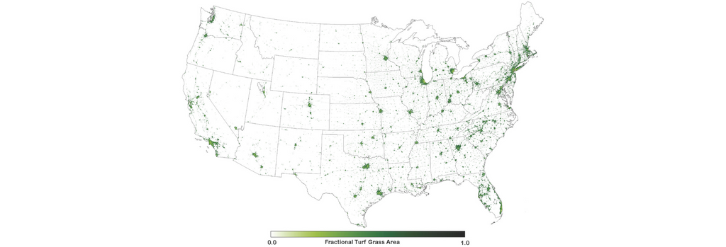 A map of the United States of America showing the surface areas of turf grass in 2005. Areas with a higher percentage of turf grass are shown in darker shades of green and seem to be concentrated in areas with the biggest population density.