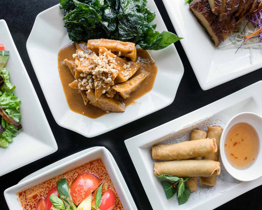 Une sélection de plats végétaliens du restaurant de cuisine thaïlandaise CHUCHAI