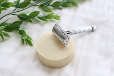 How to use a safety razor (and avoid nicks!) | Biome Eco Stores | Eco friendly and zero waste in the bathroom