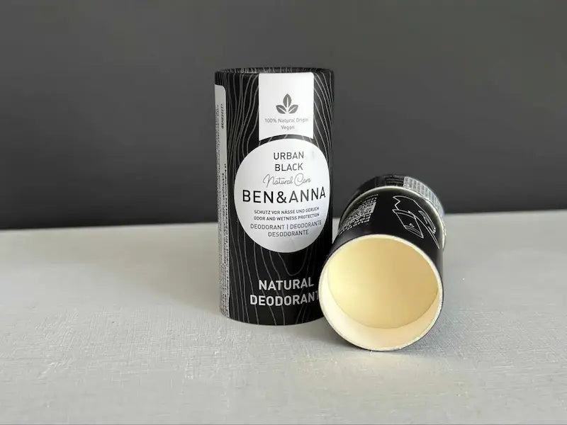 Deodorant-urban-black-1 (1) (1).webp__PID:74a4baac-d836-4df5-95e1-7c05ab5e2b34