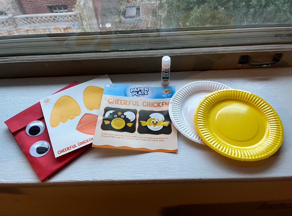 Materials for chicken paper plate craft