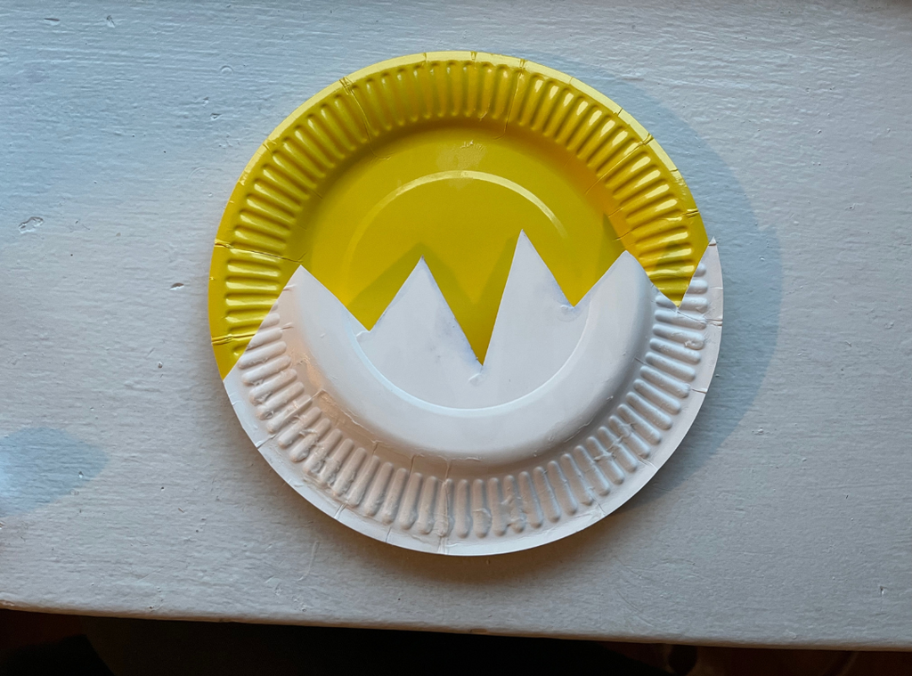Flip one piece of the white plate and glue at the bottom of the yellow plate