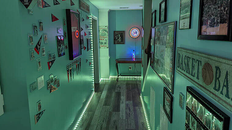 The corridor is equipped with led strips of light and a soothing green light is chosen.