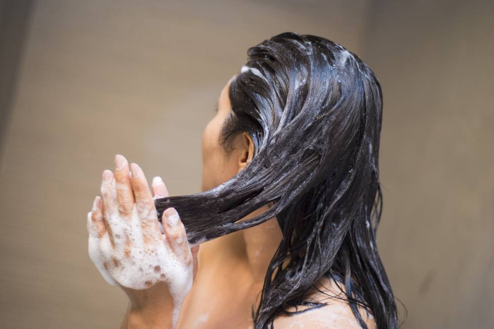 Traitement pour cheveux et psoriasis : quels ingrédients privilégier pour un shampoing ?-1