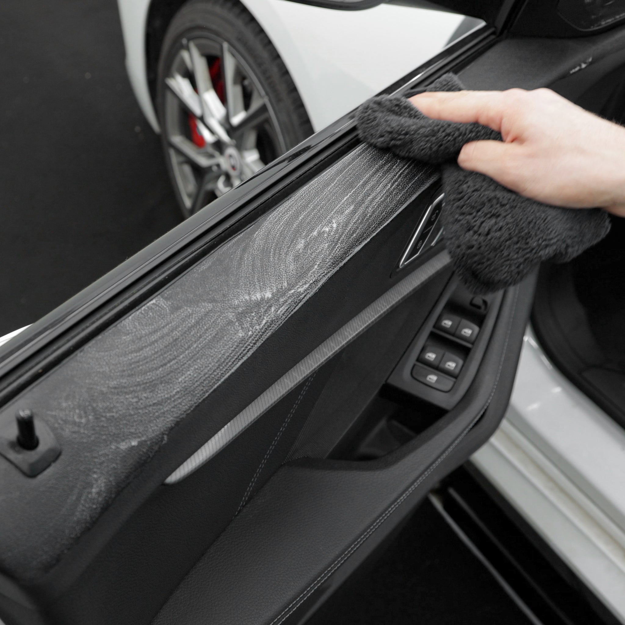 Wie reinige & pflege ich die Tür / Türverkleidung im Auto Innenraum ri –  Kult Premium Fahrzeugpflege
