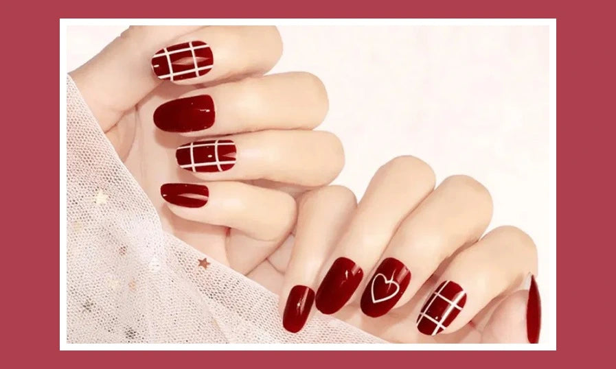 Nail tone ấm đơn giản như màu cam đất hay gạch đỏ sẽ mang đến cho bạn cảm giác ấm áp và nhẹ nhàng. Hãy xem những ý tưởng nail đẹp liên quan đến tone màu này để thêm vào danh sách yêu thích của bạn.