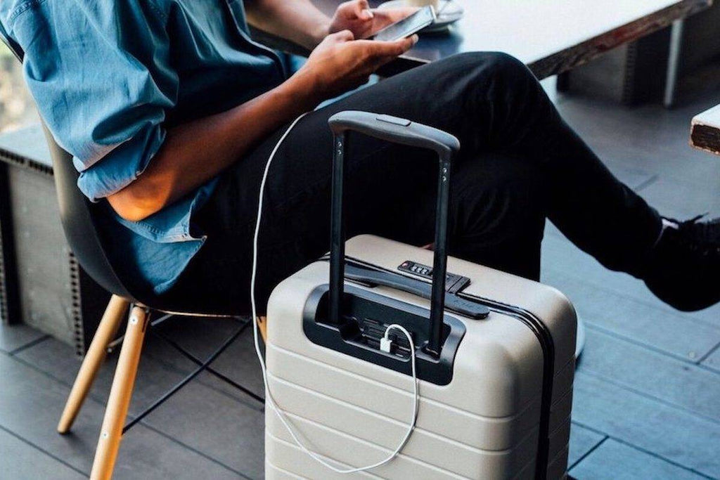 Airwheel-Factory-Blog-2023-Best-Smart-Motorized-Suitcase-Buying-Guide-Photo-02