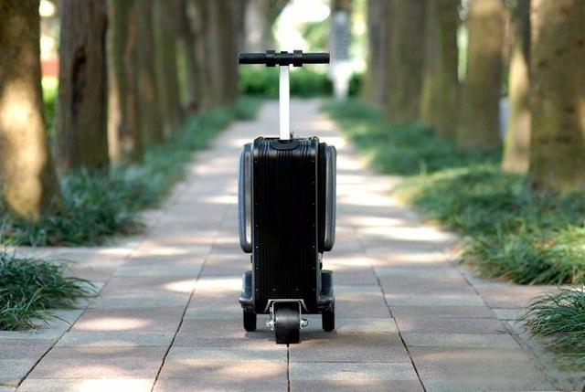 travel on airwheel electric luggage